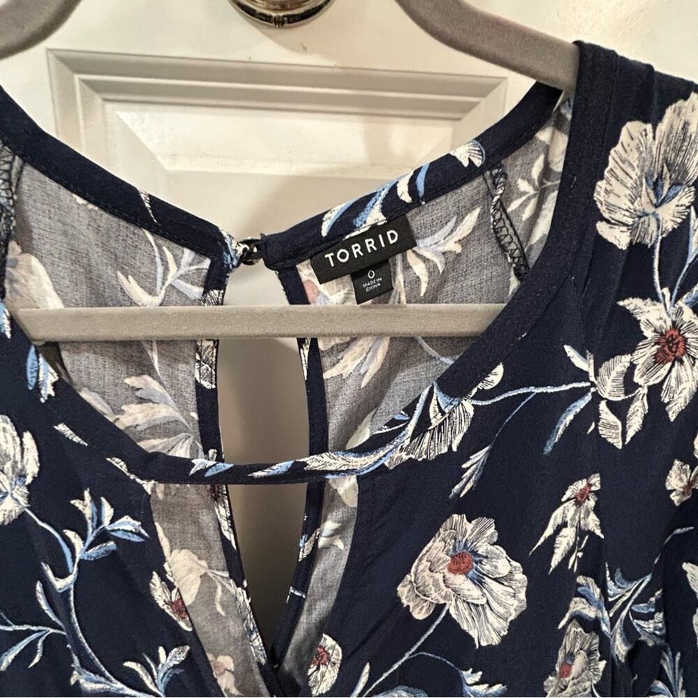 Torrid Challis Navy White Floral Wide Leg Rayon Jumpsuit Women's L Plus Curvy - Picture 8 of 12